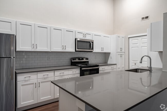 2BR, 2BA - 1,093SF - Drake Upper - Kitchen