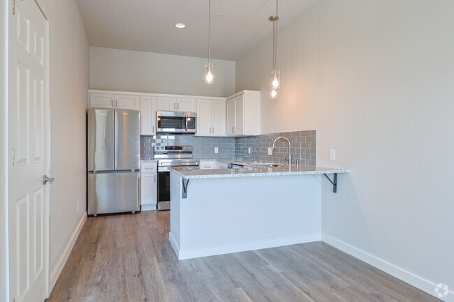 1BR, 1BA - 1,008SF - Dining Area