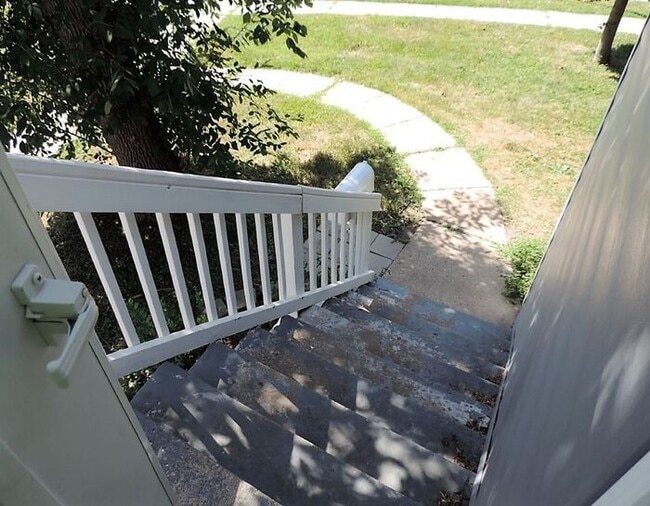 Photo - $1,400 | 3 Bedroom, 1 Bathroom Top Floor D...