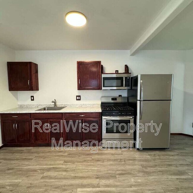 303 N Holly St Condo Unit 4 Condo for Rent in Medford, OR