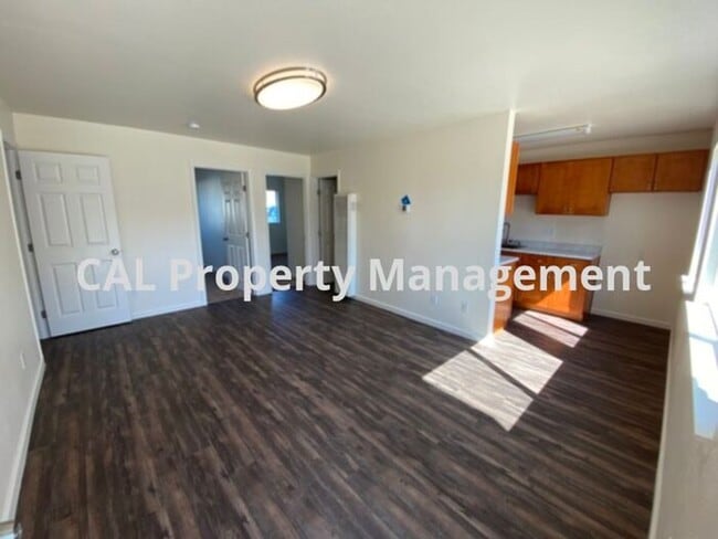 Building Photo - Newly Remodeled 2 Bedroom Apartment!