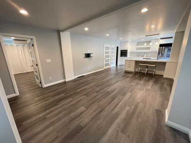 Photo - 6153 Kalaniana?ole Hwy