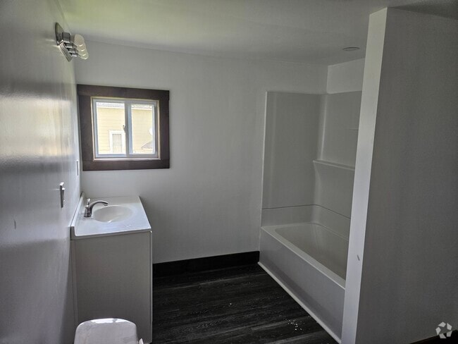 Building Photo - 318 Lake Shore Dr E Unit 318 Front Rental
