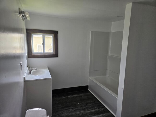 Upstairs bathroom - 318 Lake Shore Dr E Apartamentos Unidad 318 Front