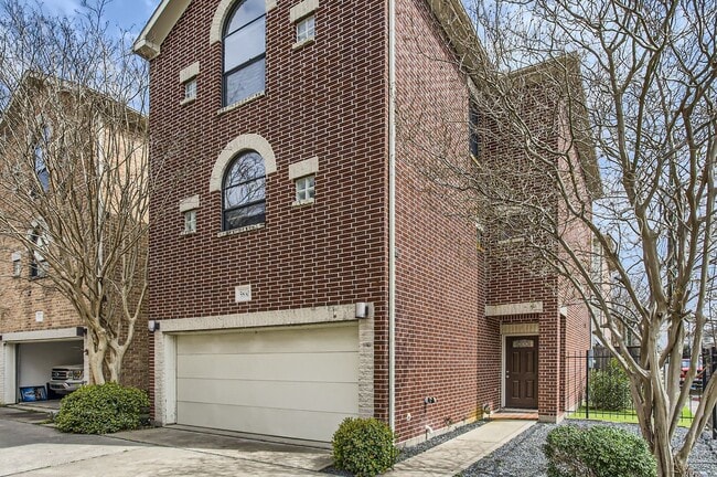 Photo - 5830 Larkin St