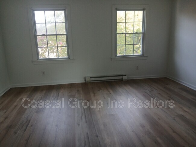 861 W 48th St