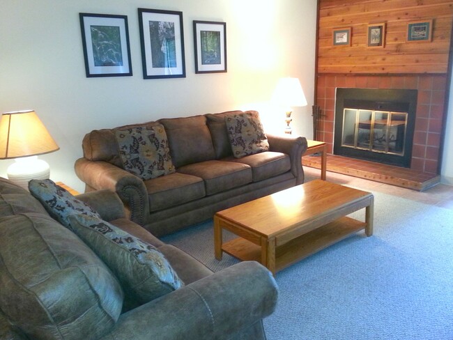 Photo - IDEAL FOR TRAVELING PROFESSIONALS - FURNIS... House
