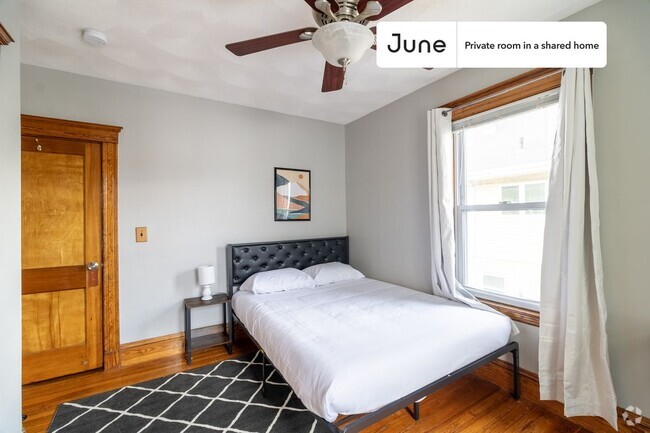 Building Photo - Private bedroom in 5 bed/2 bath Home