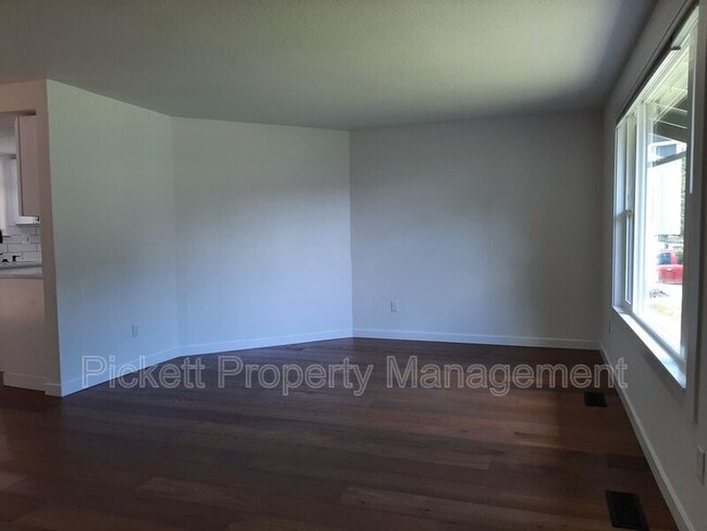 Photo - 212 NE Torval Canyon Rd