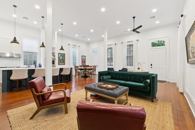 living room, open concept - 2337 N Rampart St