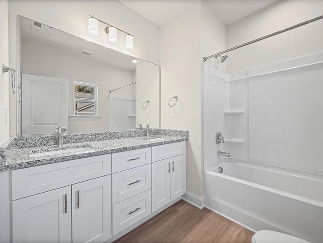 Photo - 305 Walker St