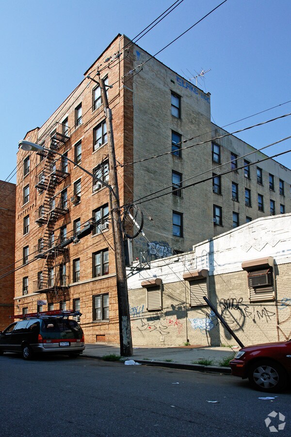 Building - 3039 Wallace Ave