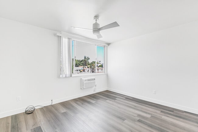 Photo - 2736 Pomeroy Ave