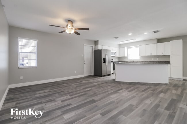 Photo - 550 Meadowvale Dr