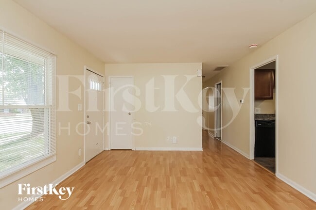 703 E Streamwood Blvd