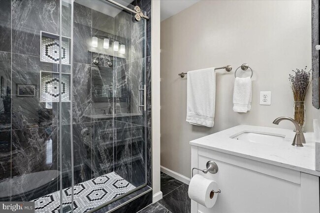 Photo - 4400 Loganberry Ln