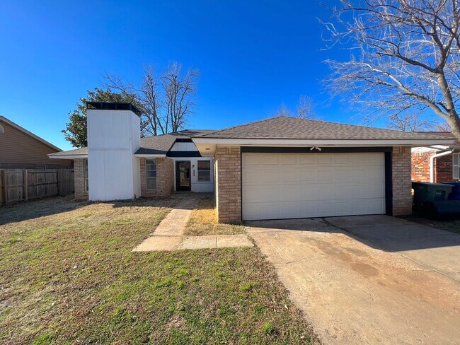 Building Photo - Cute home in heart of Edmond!