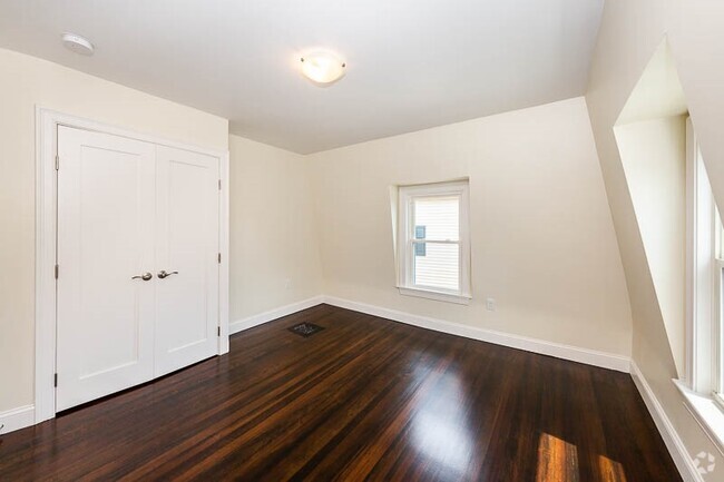Building Photo - 71 Orchard St Rental