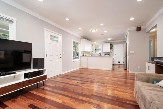 Photo - 2667 San Carlos Ave