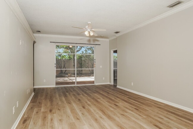 Photo - 304 Fareham Dr