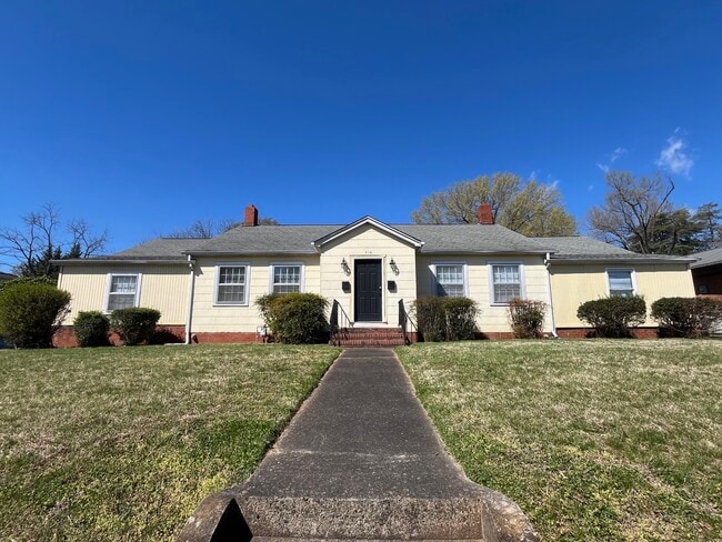 Building Photo - 416 4th St SW Unit A