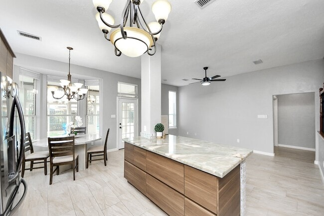 Photo - 20922 Whitevine Way