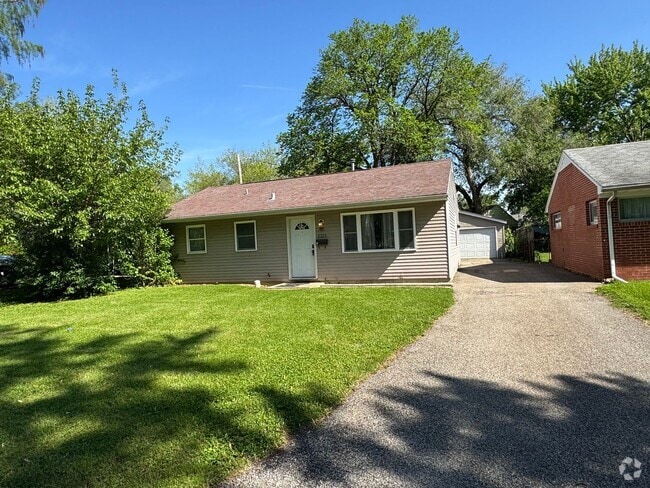 Building Photo - Take Me Home, Country Roads: Cozy 3 Bed, 1...