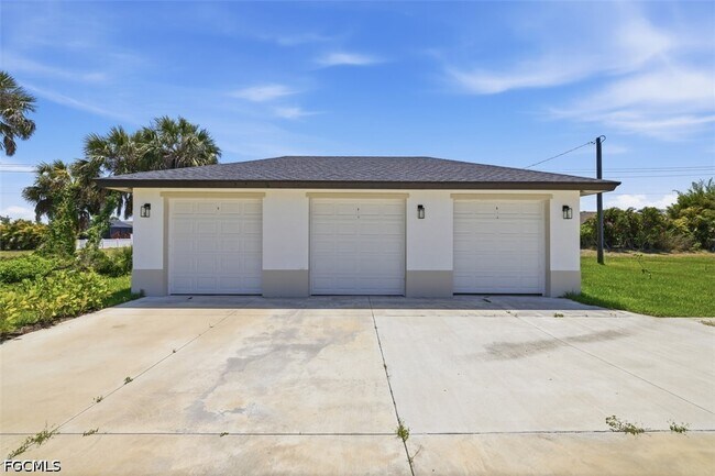 Photo - 195 Rotonda Blvd W