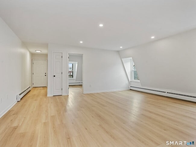 Photo - 678 Atlantic St Unit 3