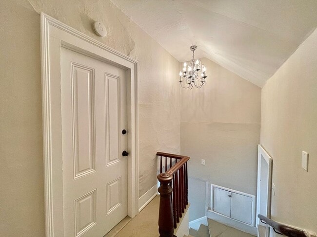 Photo - 1429 Elm St Unidad 1429 Elm - upstairs