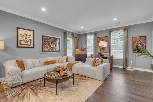 Living/Dining Room - 10133 Seattle Slew Ln Unidad A