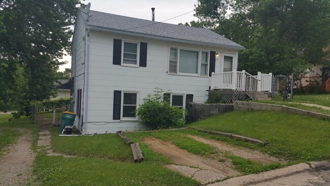 Building Photo - 719 Cedar Ave Rental