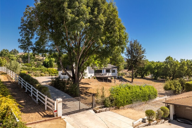 Photo - 2474 Barbara Dr