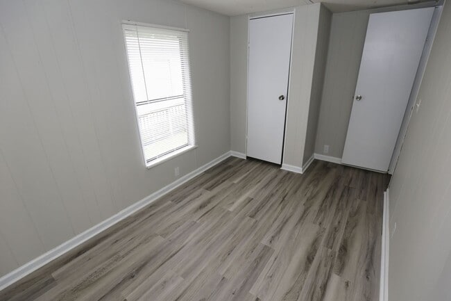 Photo - 2 Bed & 1 bath Trailer in Jville!