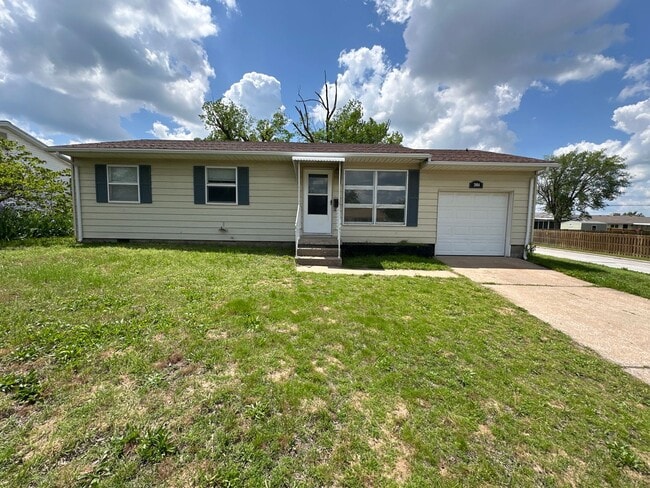 GREAT LOCATION! 3 BEDROOM 1 BATH IN S JOP... - GREAT LOCATION!  3 BEDROOM 1 BATH IN S JOP... House