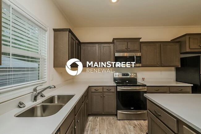Photo - 4 Bedroom Pet-Friendly Home in St. Petersburg, FL with Main Street Renewal