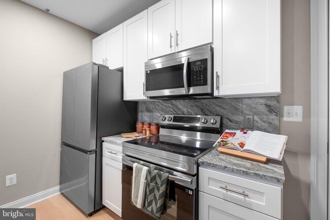 Photo - 3 Benjamin Franklin Pky Unit 921