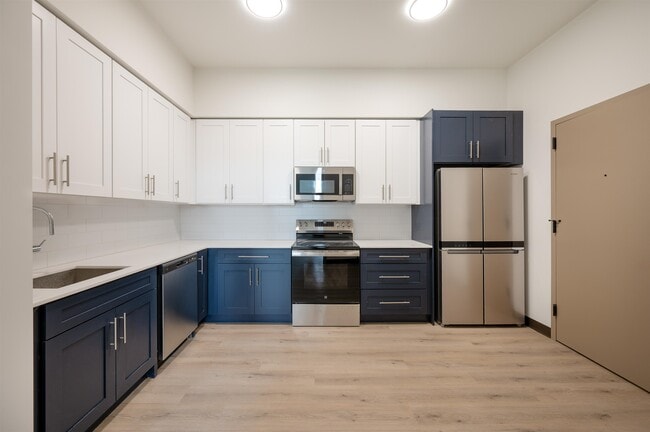 Building Photo - 857 Bergen Ave Unit 404