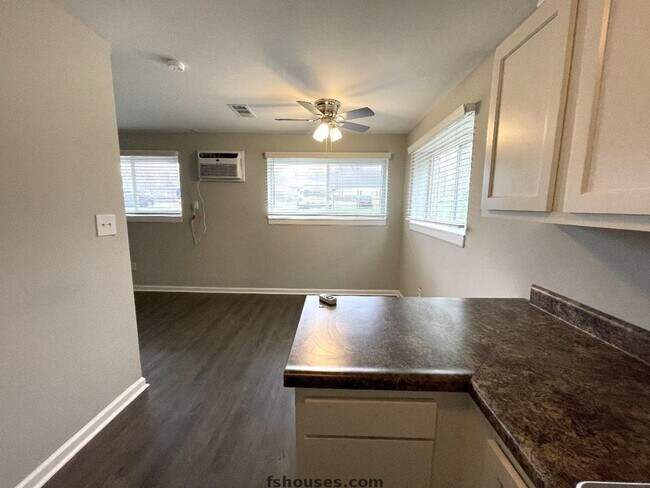 Photo - Warren Park 1 Bedroom Apartment Unit 9124 E 10th St- 1