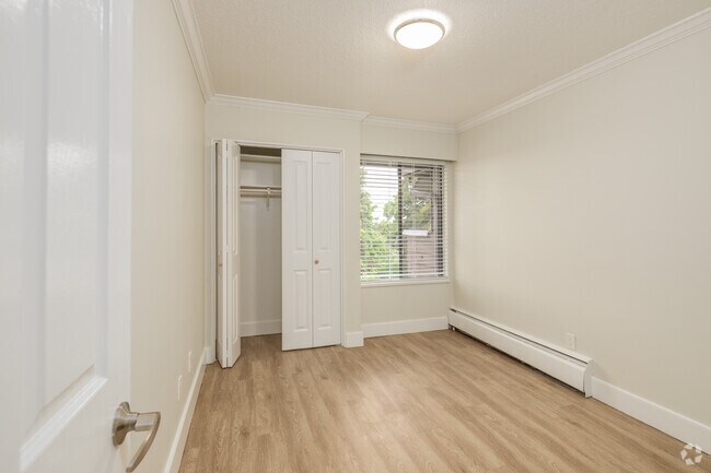 3BR, 1.5BR - 800SF