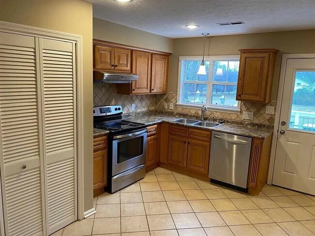 Photo - 1207 Smallhouse Rd