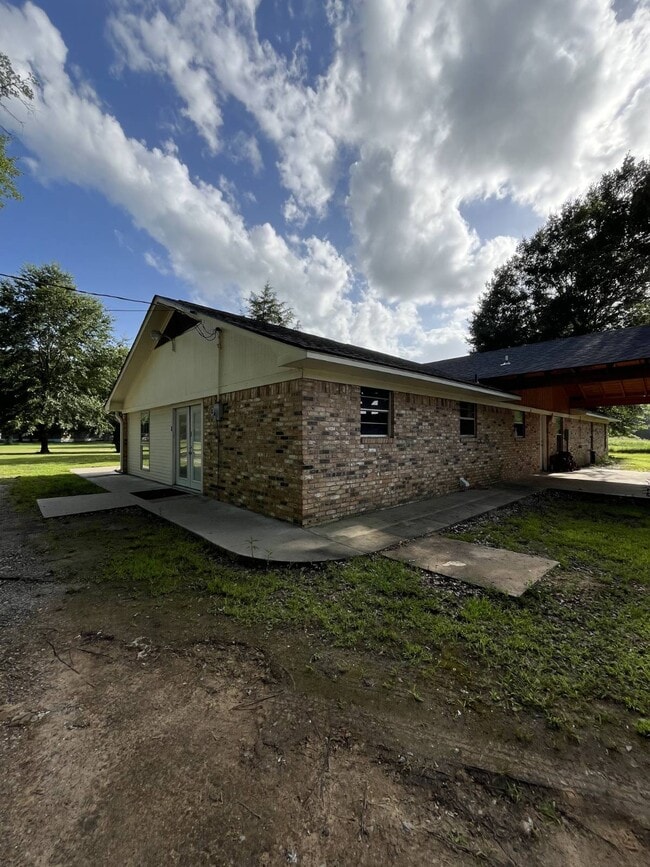 Building Photo - 331 Carr Rd