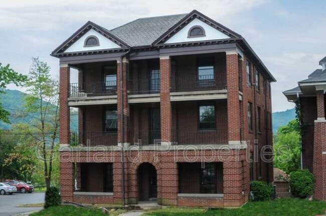 Photo - 356 Walnut Ave SW