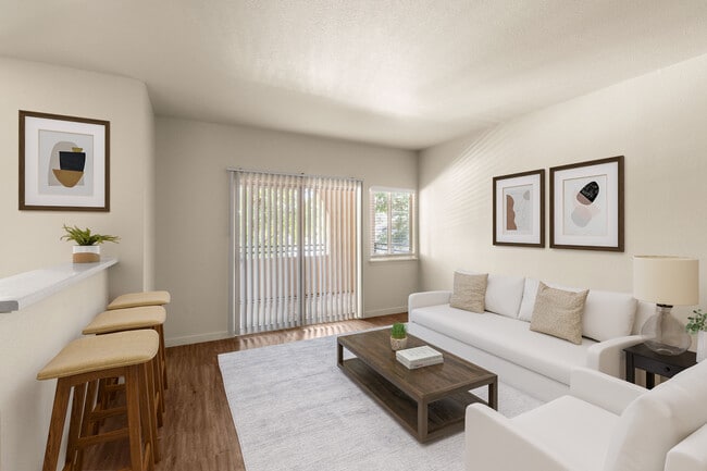 Amplios salones diseñados para ofrecer comodidad y estilo. - The Highlands at Spectrum