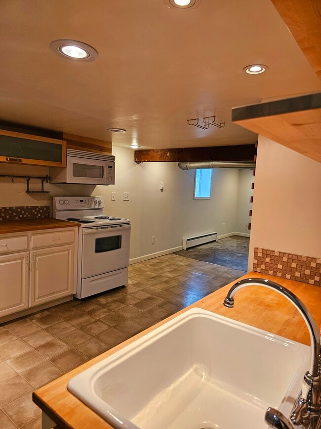 Photo - 309 NE Graham St Unit B