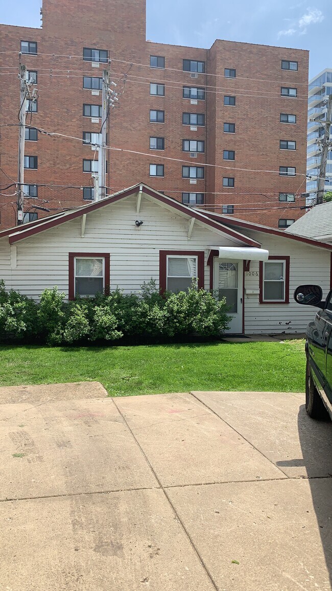 Photo - 1006 Garnett Pl Unit Coach house