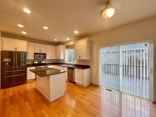 Photo - Charming Home in quiet Sunset Landing Community, Edmonds!