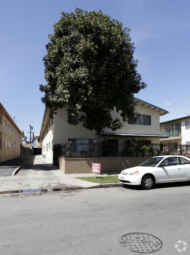 Building Photo - 4365 Ventura Canyon Ave