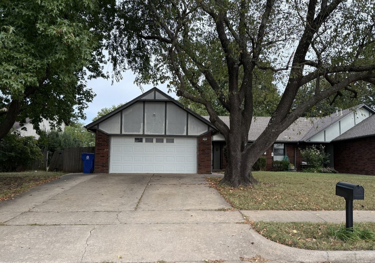 Welcome to this charming 3-bedroom, 2-bath... - Welcome to this charming 3-bedroom, 2-bath...