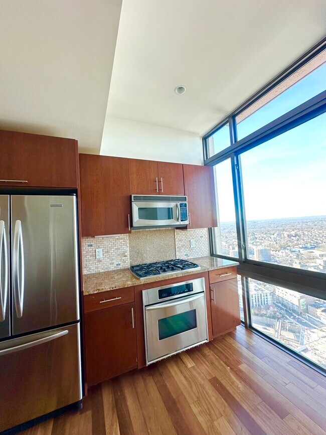 Photo - 175 Huguenot St